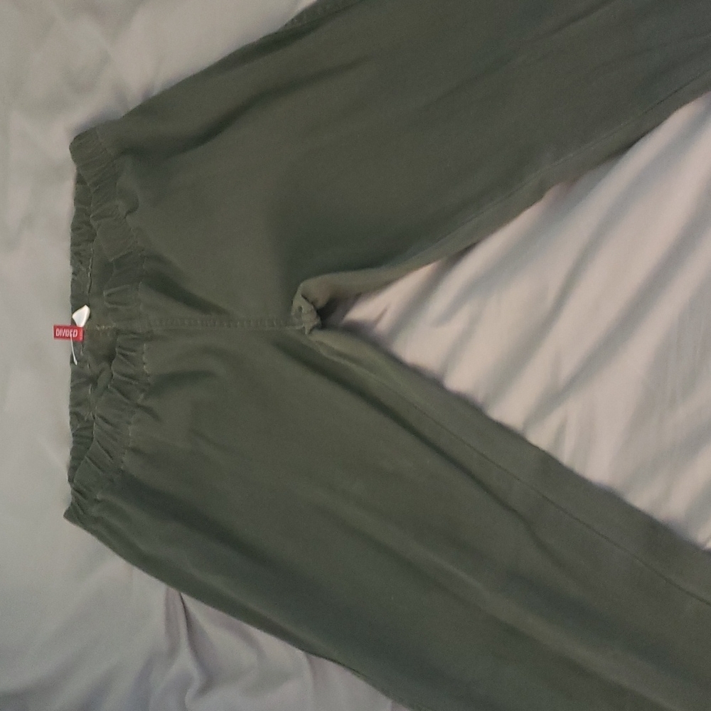 Green skinny pants.